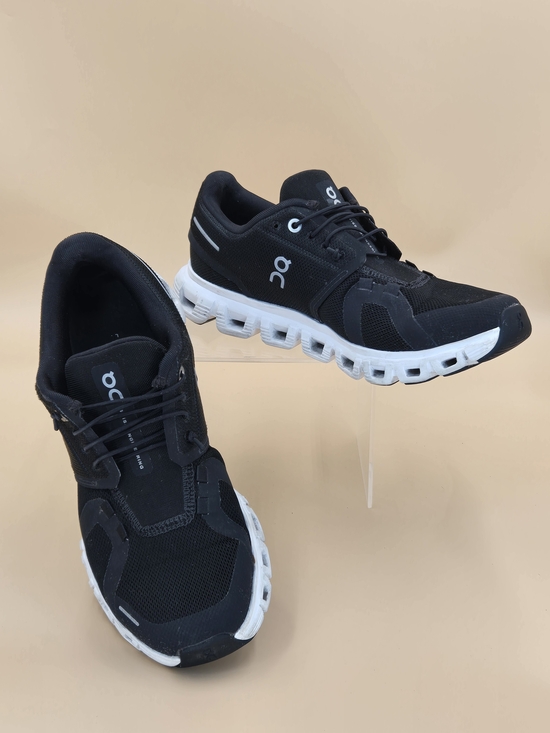 On Running Shoes - On Cloud 6 Women's Black and White Running Shoes Sneakers Size 7 1/2 7.5